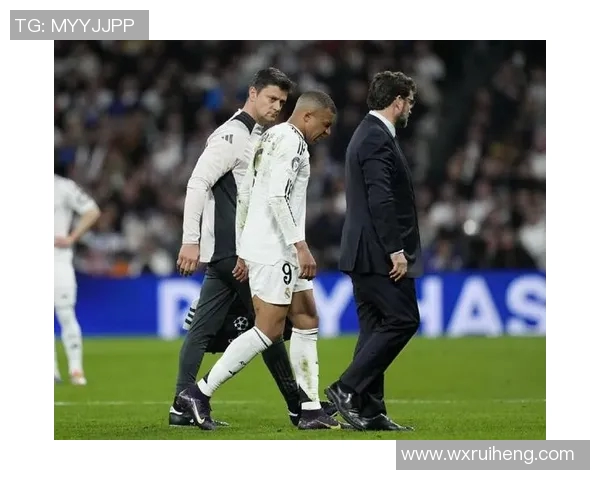 姆巴佩脚踝受伤后仍坚持为国家队出战再度扭伤引发关注