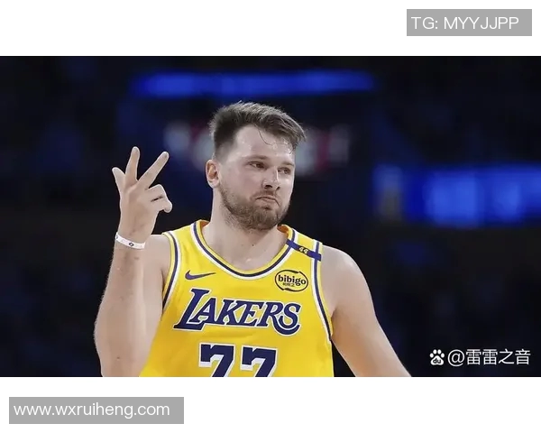 里夫斯盛赞东契奇为最爱队友东契奇幽默回应称其太幼稚不喜欢 里夫斯盛赞东契奇为最爱队友东契奇幽默回应称其太幼稚不喜欢