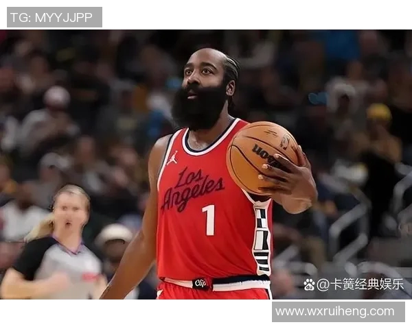 快船今日训练精彩瞬间小卡持球卢指导跑位哈登投篮比尔运球展现默契 快船今日训练精彩瞬间小卡持球卢指导跑位哈登投篮比尔运球展现默契