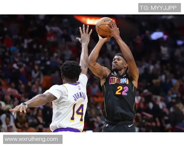 曾凡博防守失误贾里德巴特勒轻松突破上篮得分