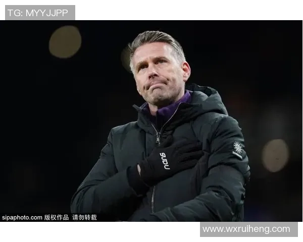 狼队官方宣布中场穆涅西租借加盟巴黎FC至本赛季结束的消息