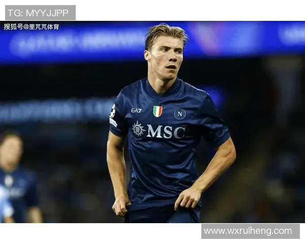 迪马透露麦克托米奈有望首发出战欧冠霍伊伦缺席训练状态成疑