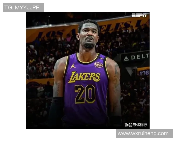 湖人训练热身艾顿与克内克特折返跑展现拼搏精神与团队默契