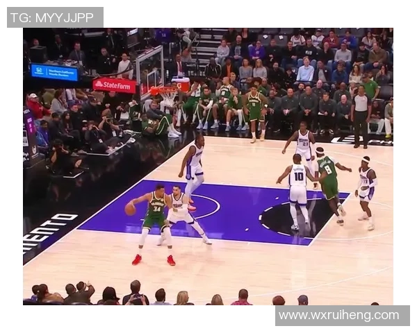 字母哥半场表现惊艳7投6中贡献15分6篮板带领球队打破国王防线